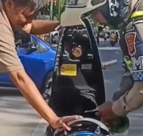 {DA6A35E0-FB00-4C0A-83DE-22AC267172DB}